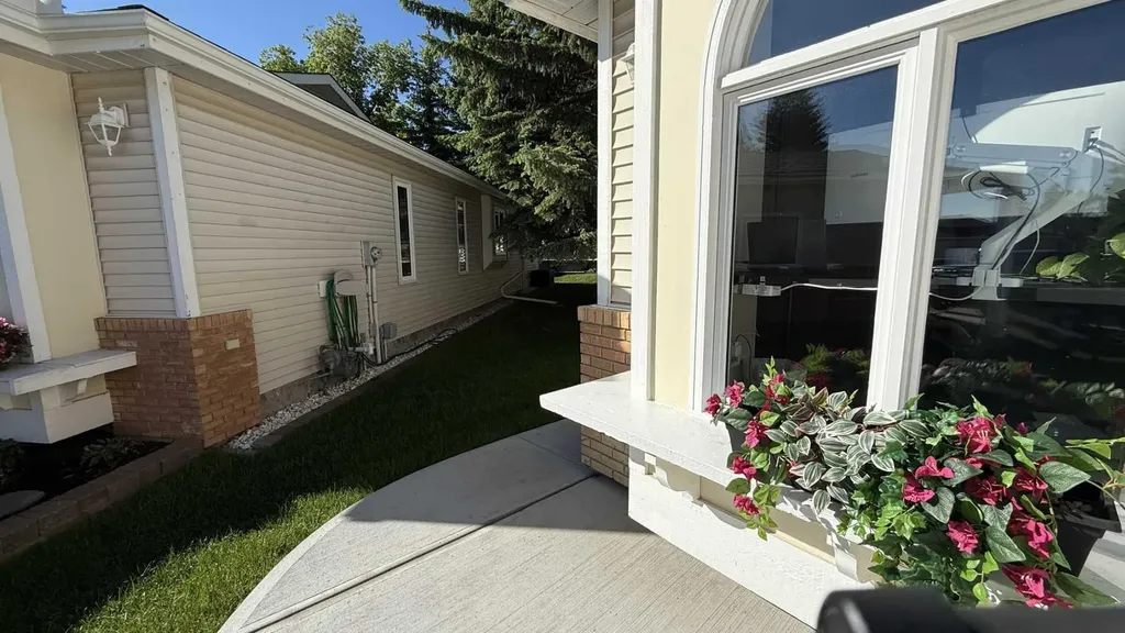 131 Shawnee Manor SW Calgary AB T2Y1W7