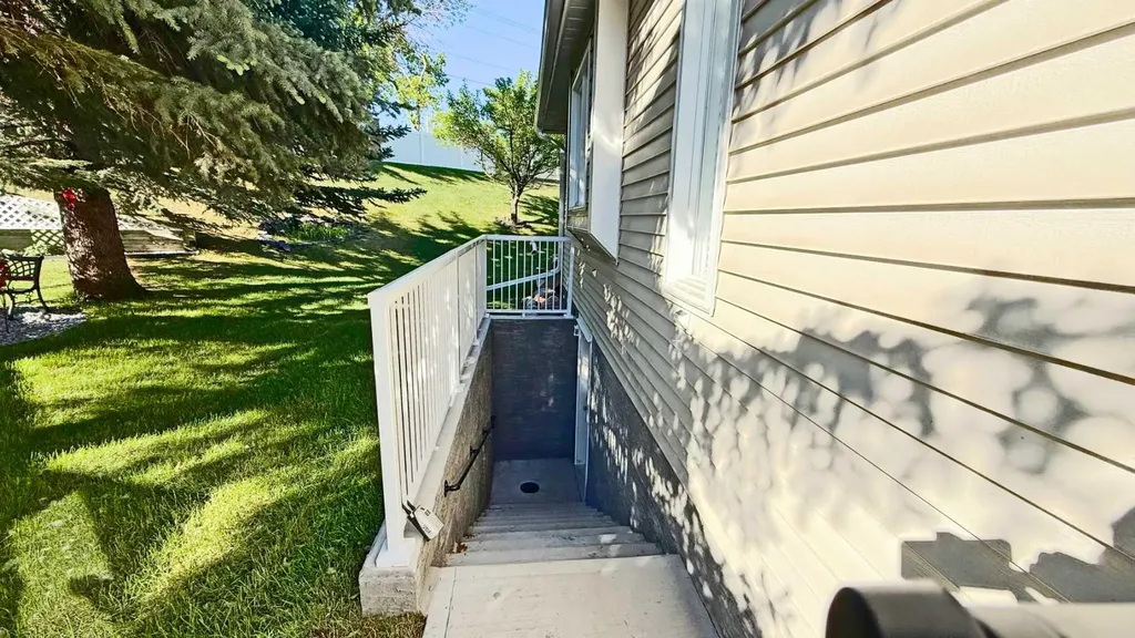 131 Shawnee Manor SW Calgary AB T2Y1W7