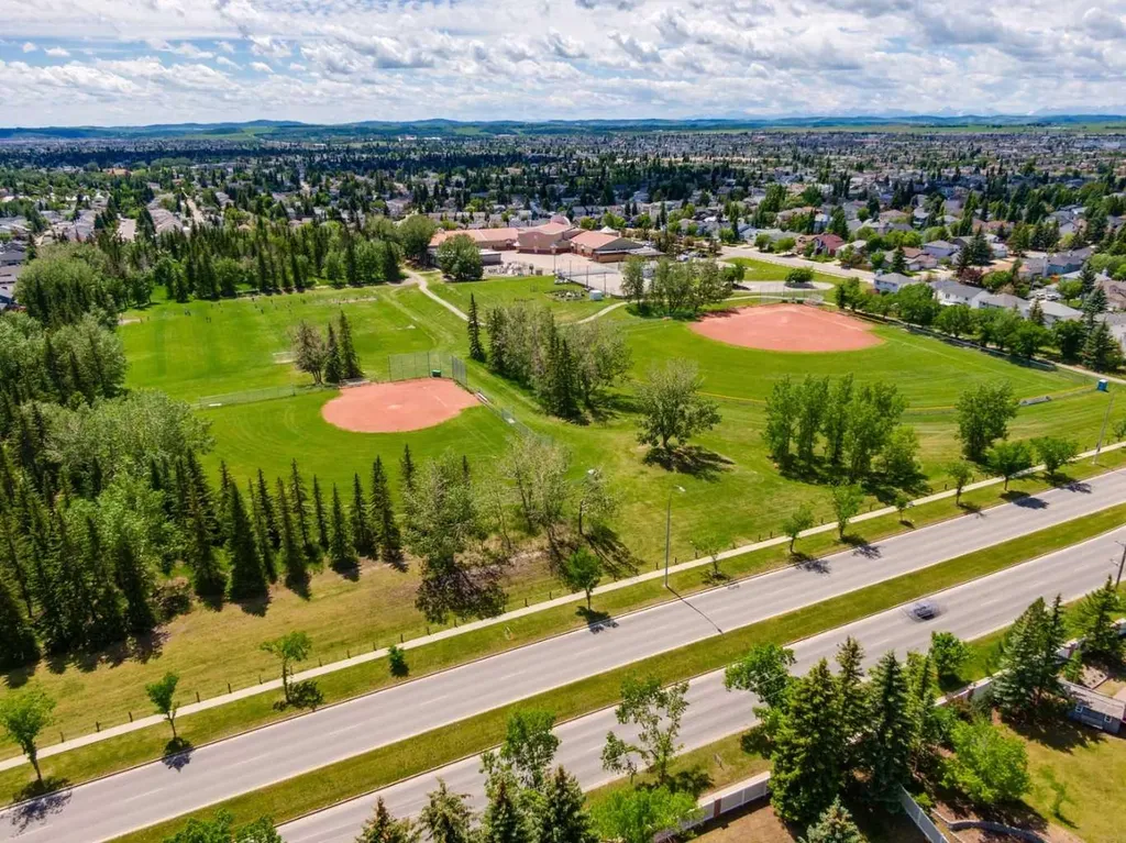 131 Shawnee Manor SW Calgary AB T2Y1W7