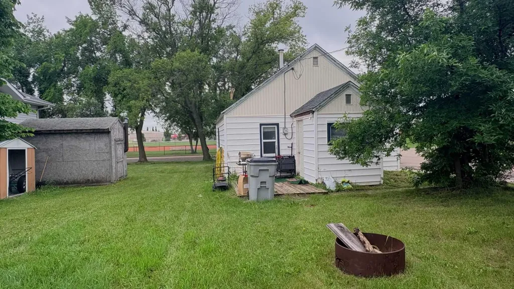 602 5 Avenue Wainwright AB T9W 1G2