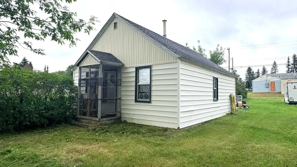 602 5 Avenue Wainwright AB T9W 1G2