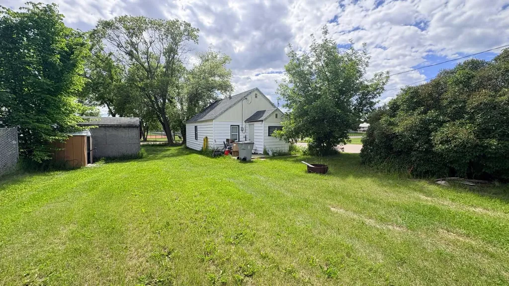 602 5 Avenue Wainwright AB T9W 1G2