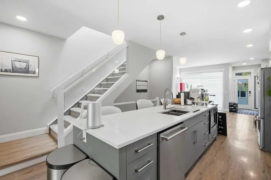 425 23 Avenue NE Calgary AB T2E1W1