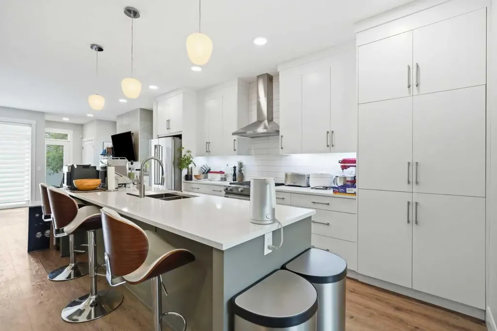 425 23 Avenue NE Calgary AB T2E1W1