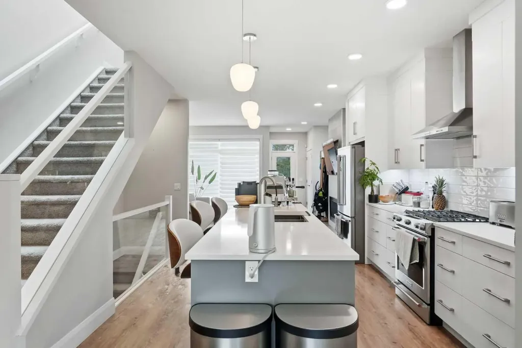 425 23 Avenue NE Calgary AB T2E1W1