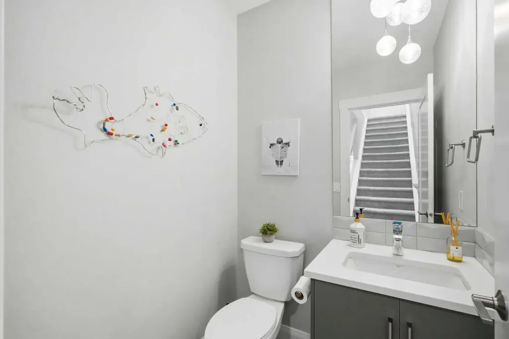 425 23 Avenue NE Calgary AB T2E1W1