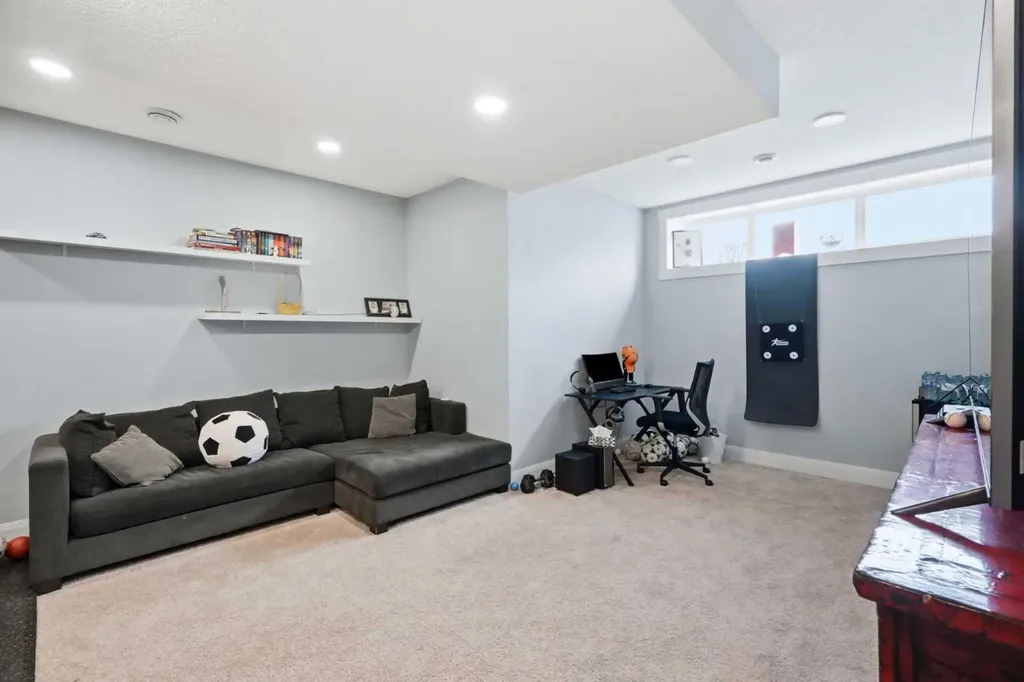 425 23 Avenue NE Calgary AB T2E1W1