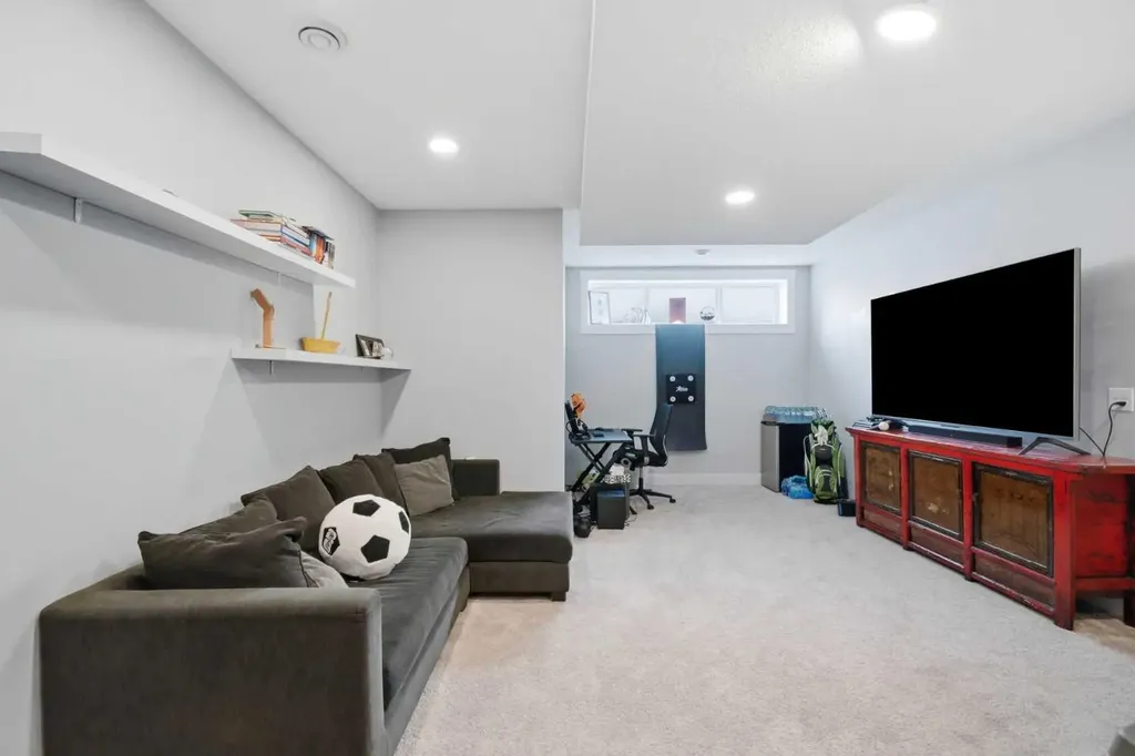 425 23 Avenue NE Calgary AB T2E1W1