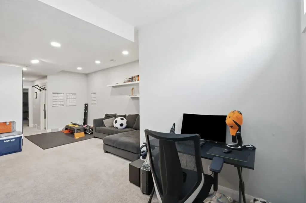 425 23 Avenue NE Calgary AB T2E1W1