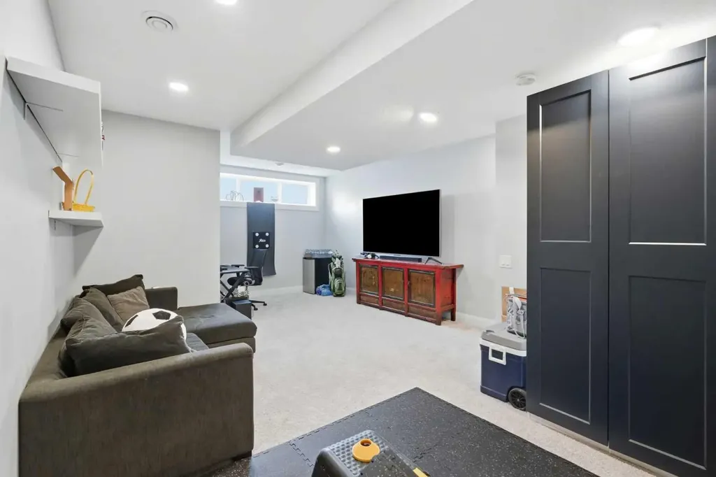 425 23 Avenue NE Calgary AB T2E1W1