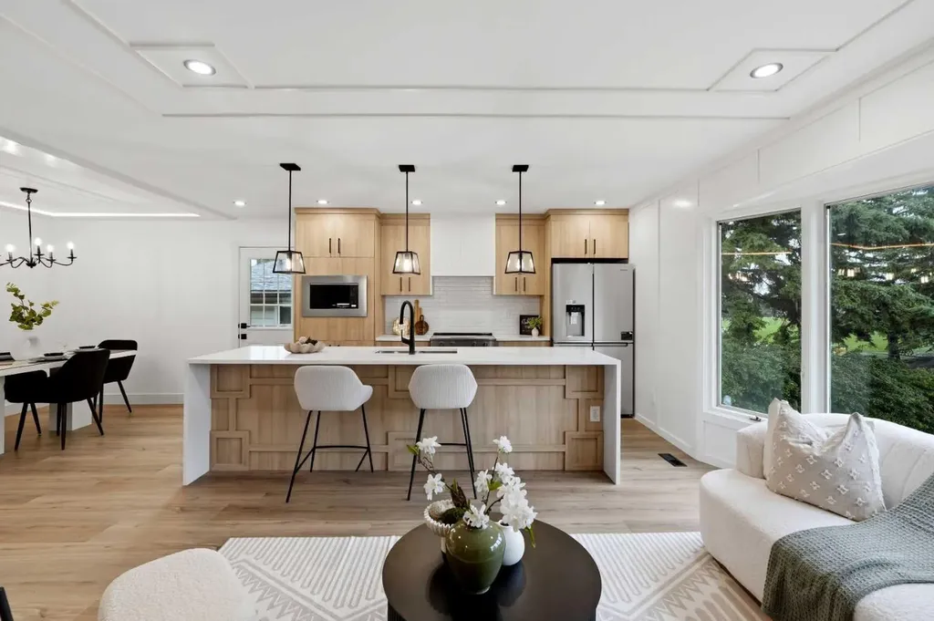 908 Stonehaven Road SW Calgary AB T2W 0P6