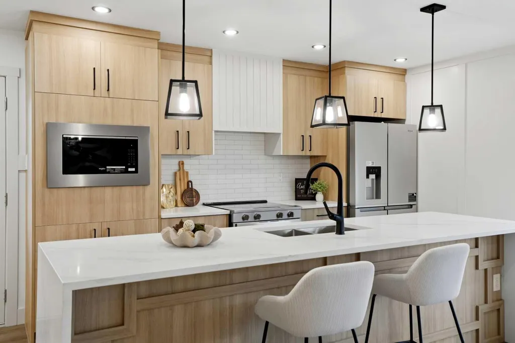 908 Stonehaven Road SW Calgary AB T2W 0P6