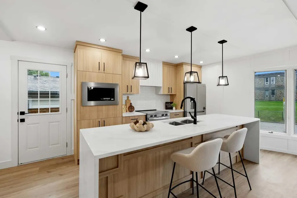 908 Stonehaven Road SW Calgary AB T2W 0P6