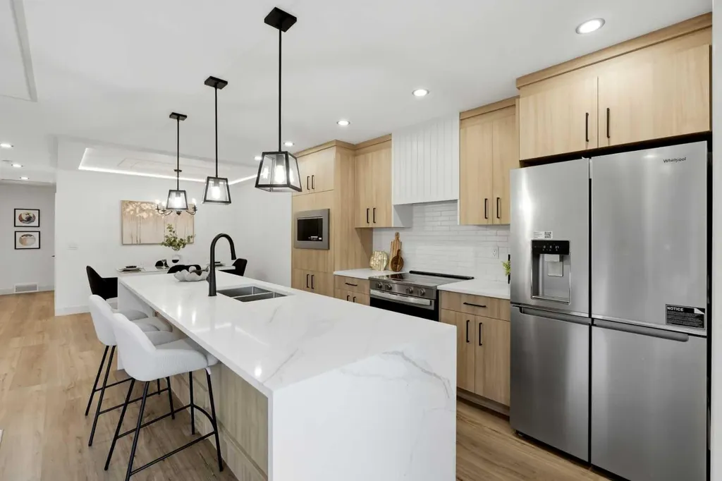 908 Stonehaven Road SW Calgary AB T2W 0P6