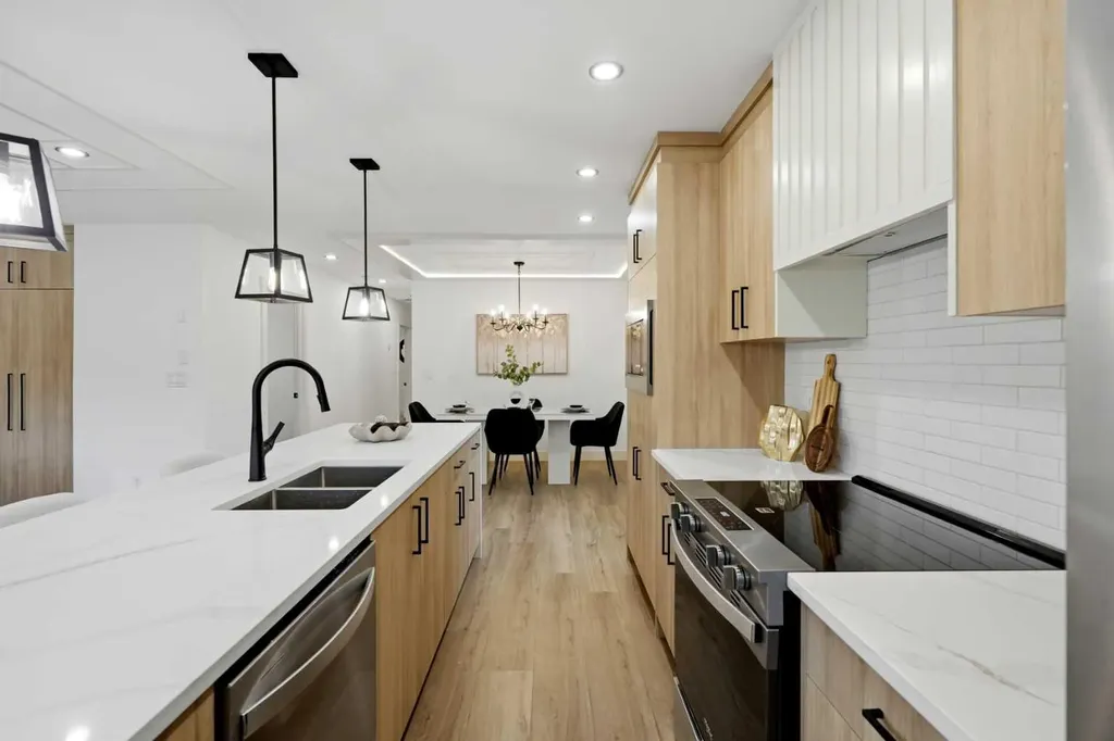 908 Stonehaven Road SW Calgary AB T2W 0P6
