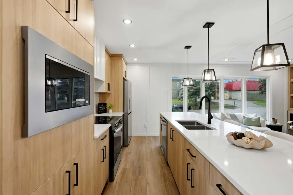 908 Stonehaven Road SW Calgary AB T2W 0P6