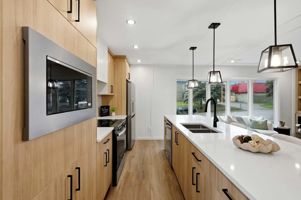 908 Stonehaven Road SW Calgary AB T2W 0P6