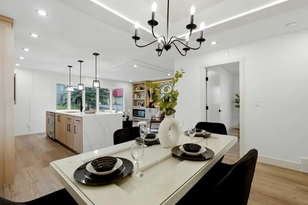 908 Stonehaven Road SW Calgary AB T2W 0P6