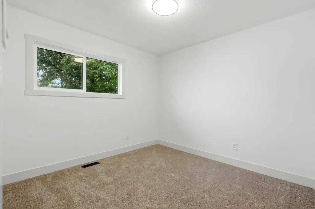908 Stonehaven Road SW Calgary AB T2W 0P6