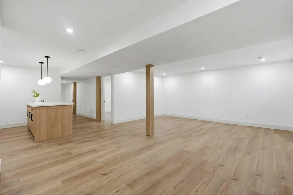 908 Stonehaven Road SW Calgary AB T2W 0P6