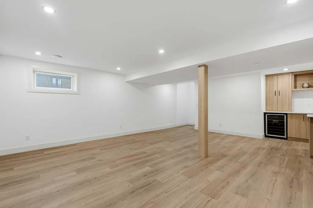 908 Stonehaven Road SW Calgary AB T2W 0P6