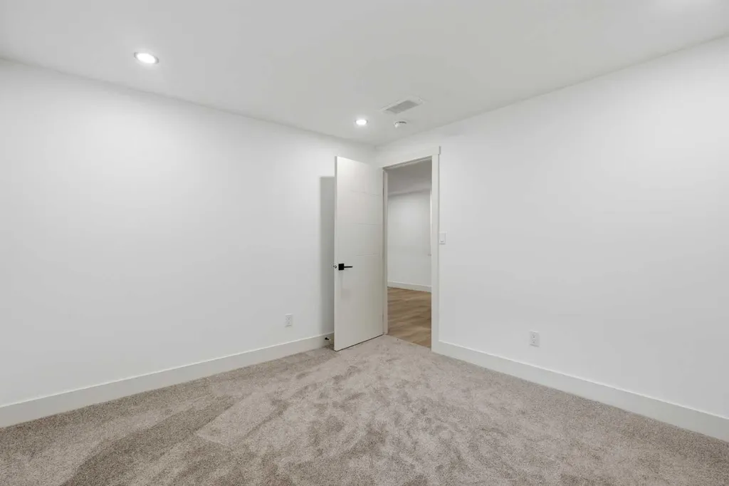 908 Stonehaven Road SW Calgary AB T2W 0P6