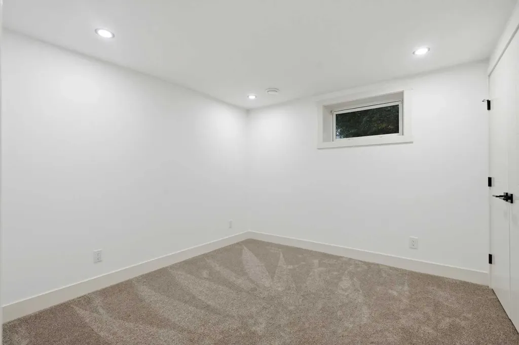 908 Stonehaven Road SW Calgary AB T2W 0P6