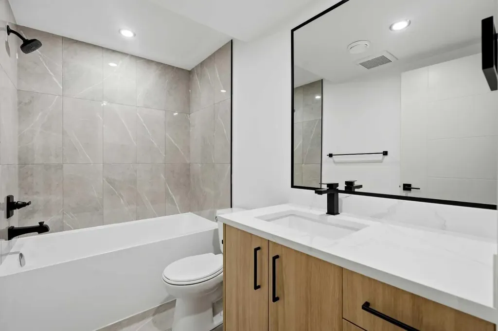 908 Stonehaven Road SW Calgary AB T2W 0P6