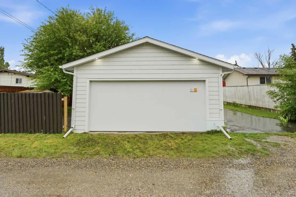 908 Stonehaven Road SW Calgary AB T2W 0P6