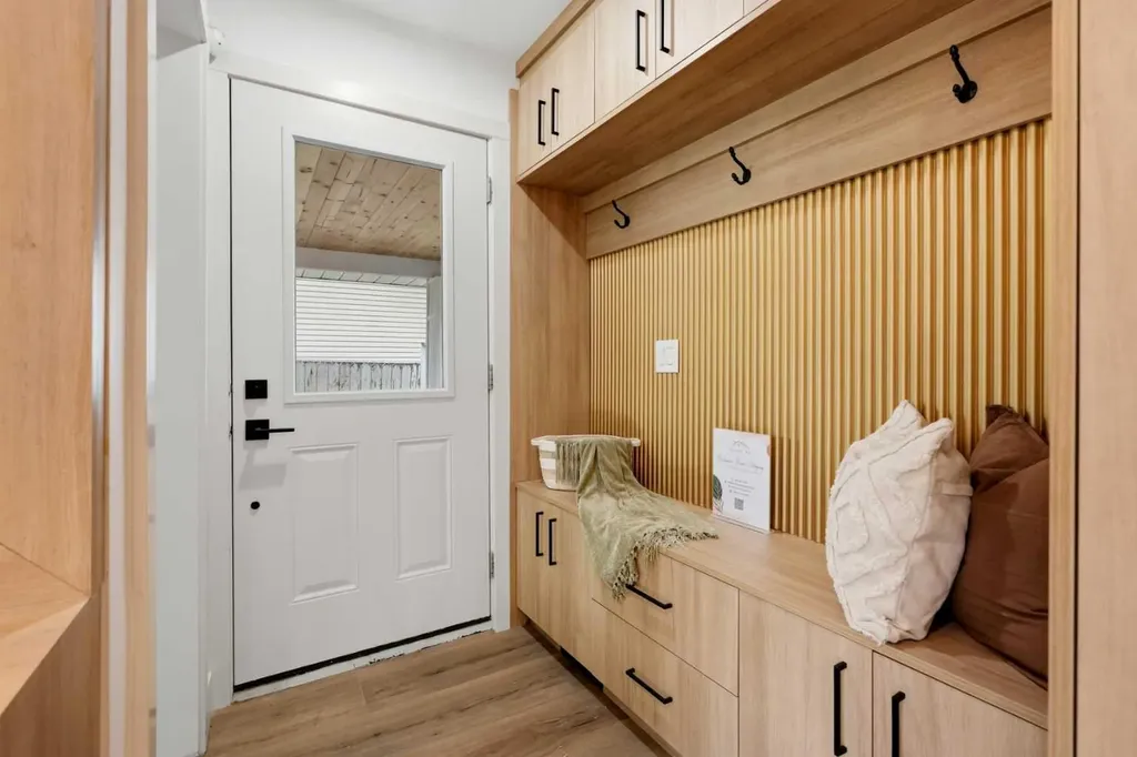 908 Stonehaven Road SW Calgary AB T2W 0P6