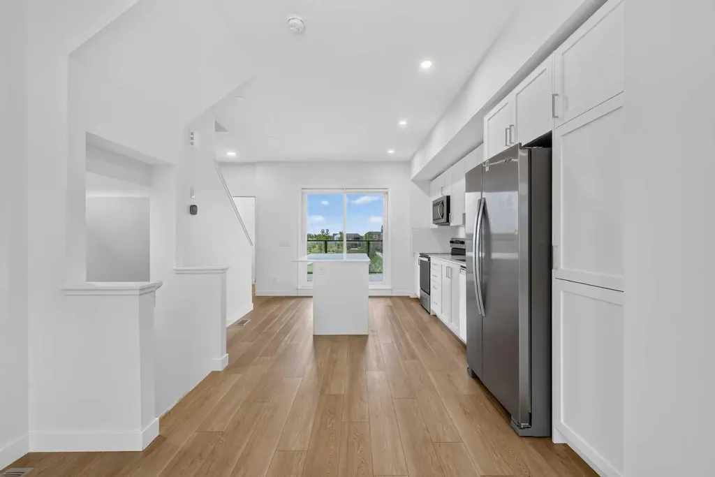 8554 19 Avenue SE Calgary AB T2A 7W8