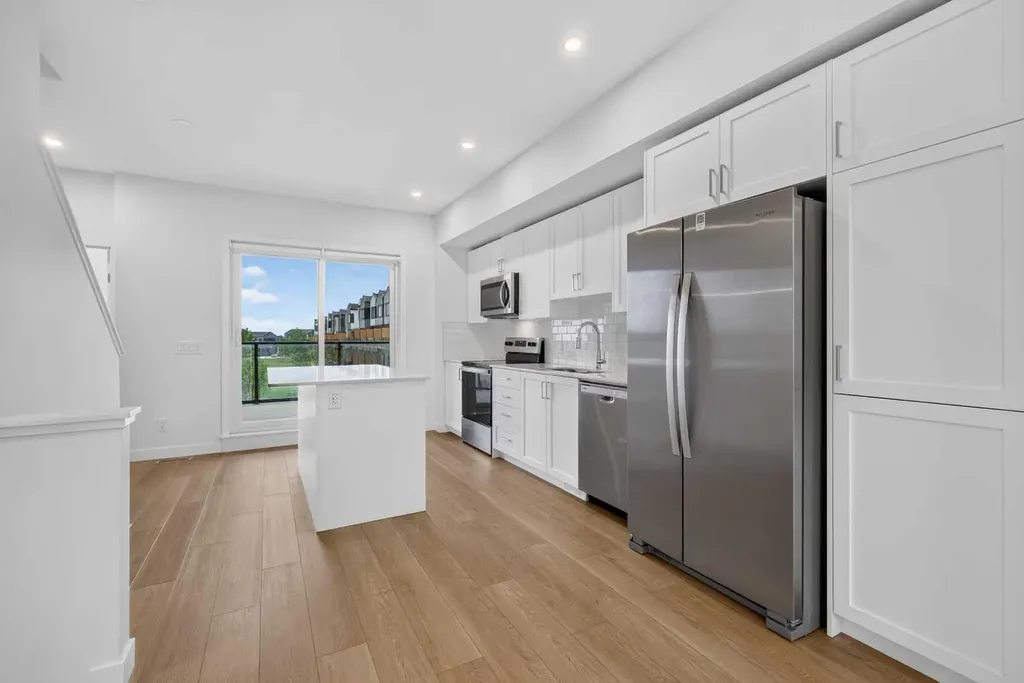 8554 19 Avenue SE Calgary AB T2A 7W8