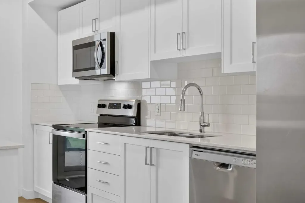 8554 19 Avenue SE Calgary AB T2A 7W8