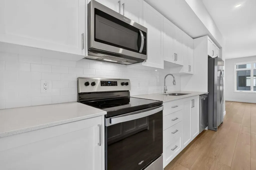 8554 19 Avenue SE Calgary AB T2A 7W8