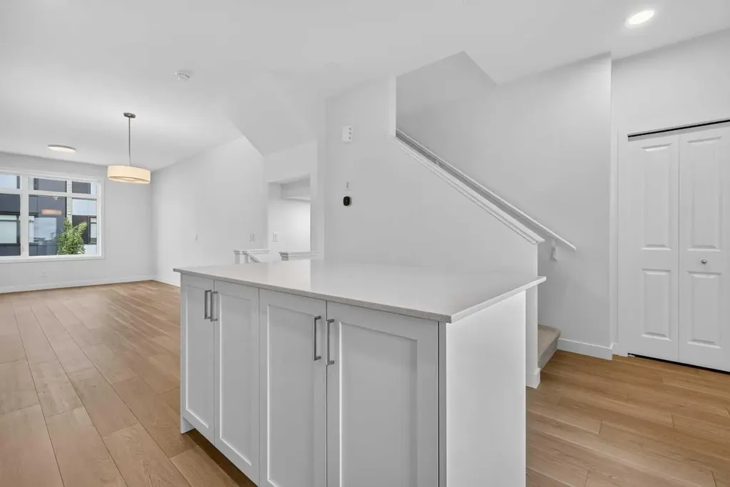 8554 19 Avenue SE Calgary AB T2A 7W8