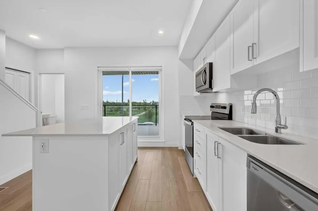 8554 19 Avenue SE Calgary AB T2A 7W8