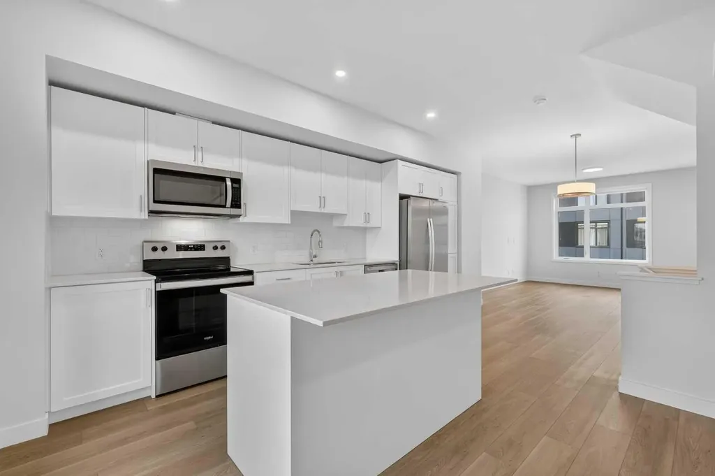 8554 19 Avenue SE Calgary AB T2A 7W8