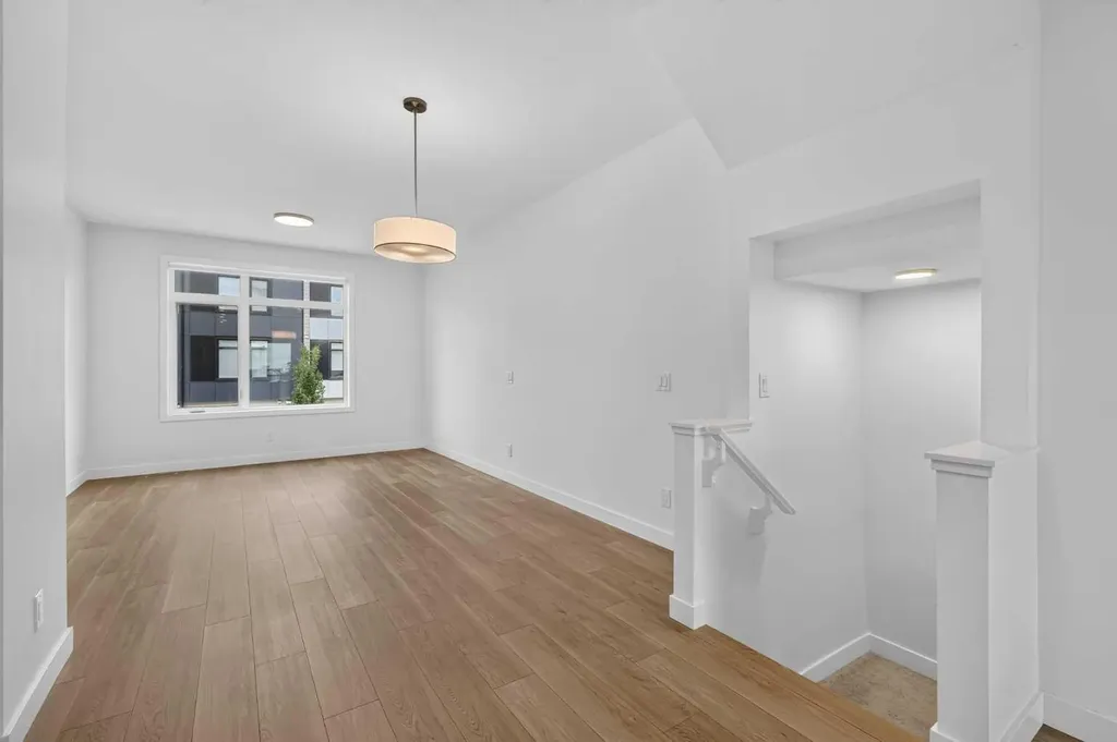 8554 19 Avenue SE Calgary AB T2A 7W8