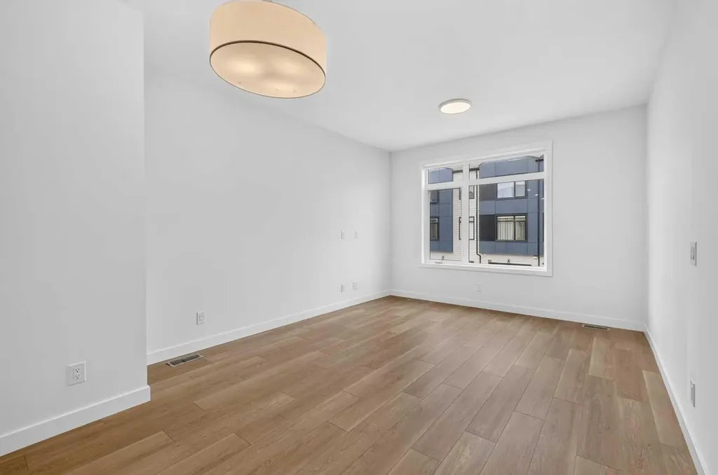 8554 19 Avenue SE Calgary AB T2A 7W8