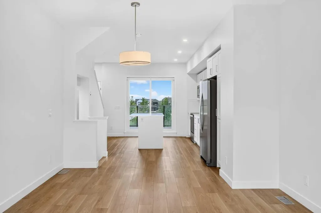 8554 19 Avenue SE Calgary AB T2A 7W8