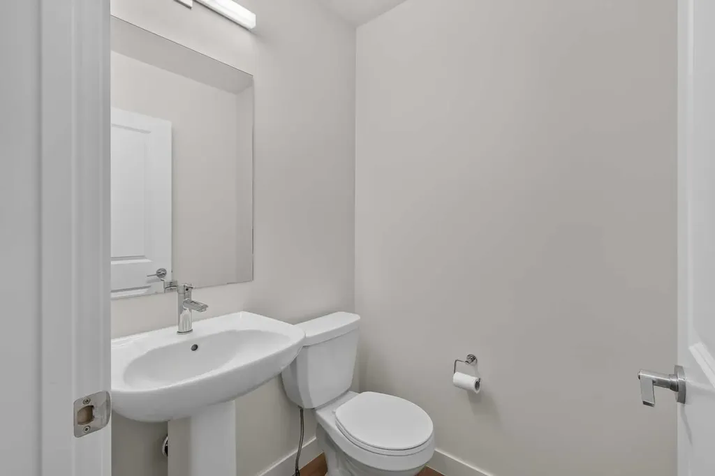 8554 19 Avenue SE Calgary AB T2A 7W8