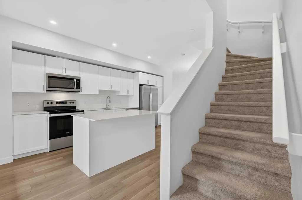 8554 19 Avenue SE Calgary AB T2A 7W8