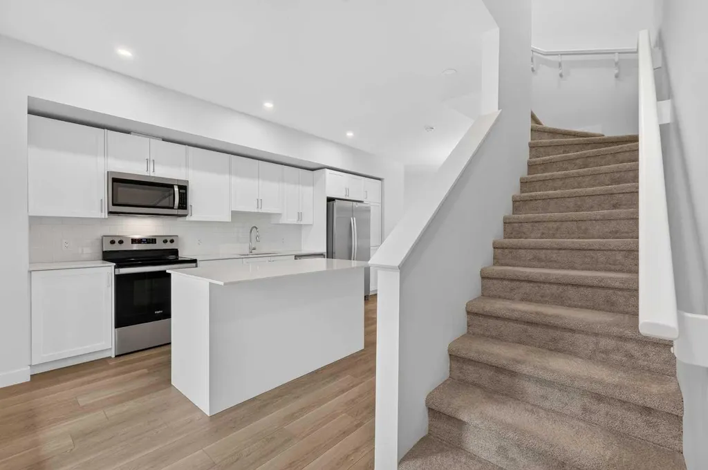 8554 19 Avenue SE Calgary AB T2A 7W8