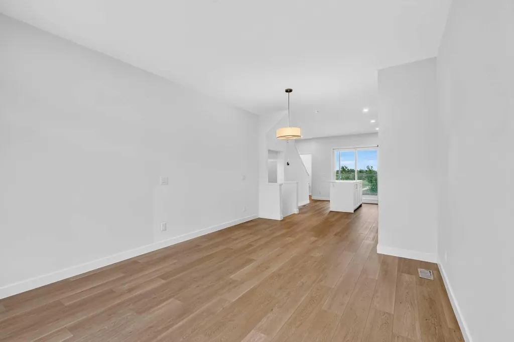 8554 19 Avenue SE Calgary AB T2A 7W8