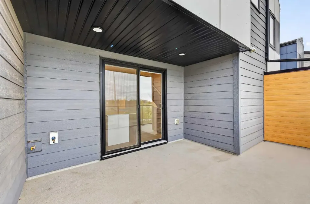 8554 19 Avenue SE Calgary AB T2A 7W8
