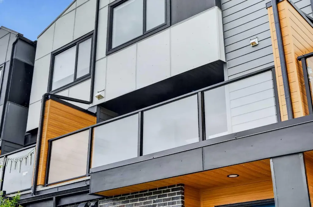 8554 19 Avenue SE Calgary AB T2A 7W8