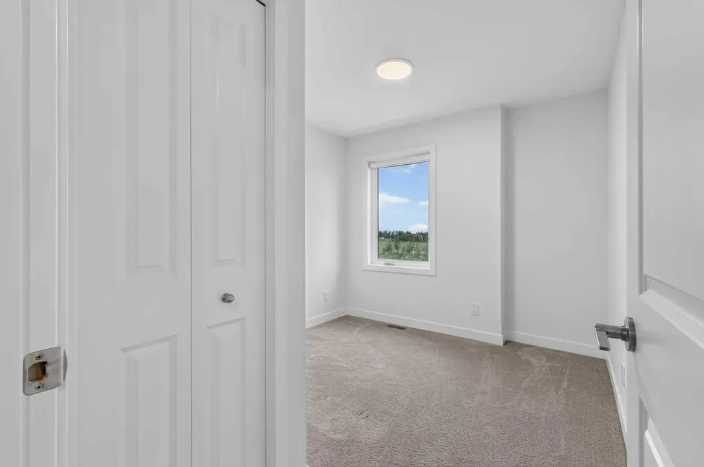 8554 19 Avenue SE Calgary AB T2A 7W8