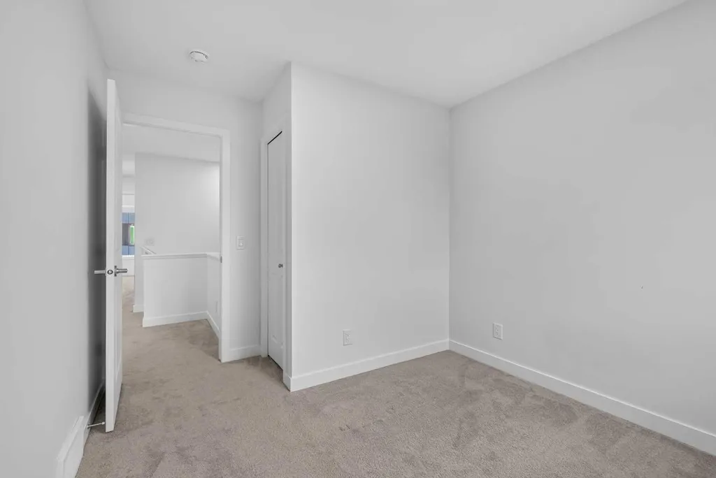 8554 19 Avenue SE Calgary AB T2A 7W8