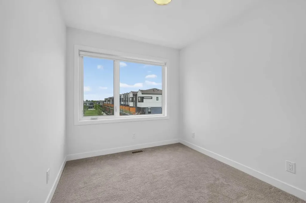 8554 19 Avenue SE Calgary AB T2A 7W8
