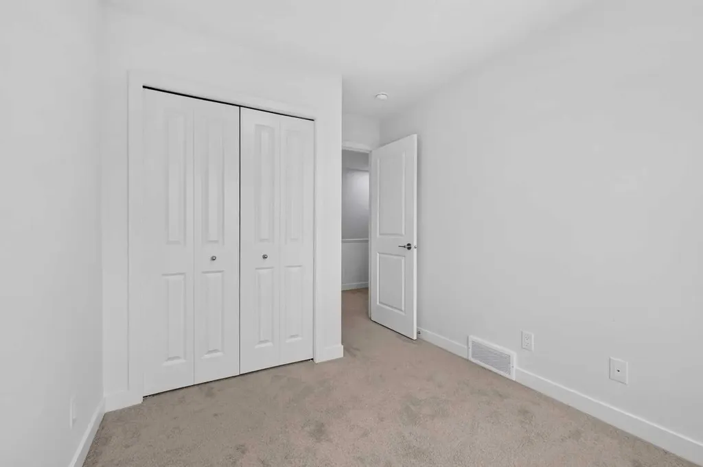 8554 19 Avenue SE Calgary AB T2A 7W8